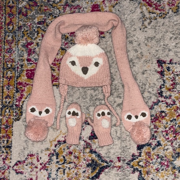 Knit hat scarf mittens - Picture 1 of 4